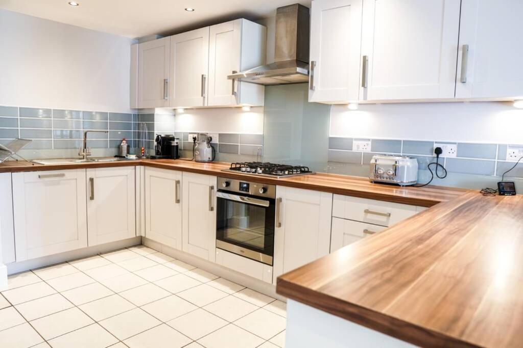 Beautiful 3 Bedroom Apartment By The Sea 뉴키 외부 사진
