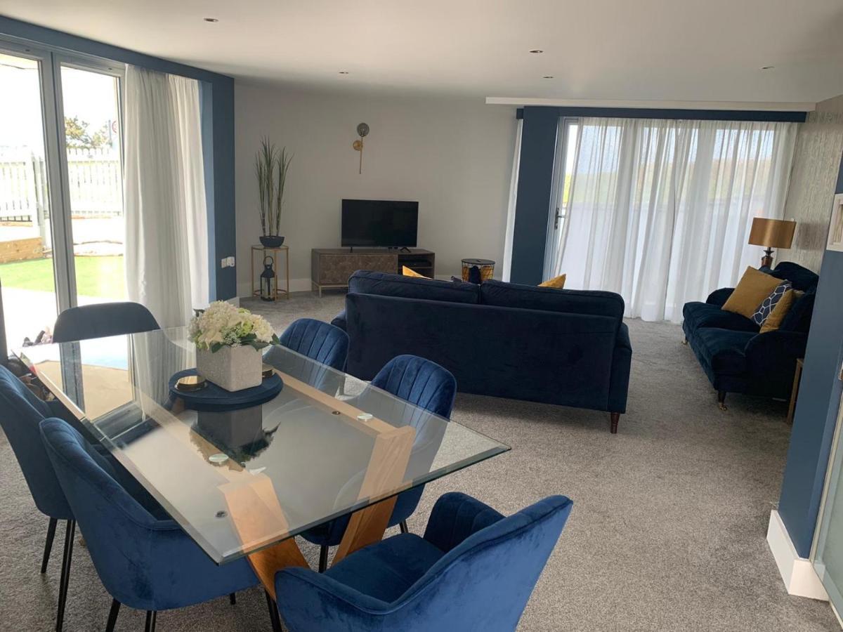 Beautiful 3 Bedroom Apartment By The Sea 뉴키 외부 사진